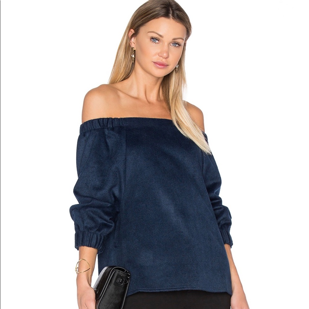 BLAQUE LABEL Off Shoulder Top